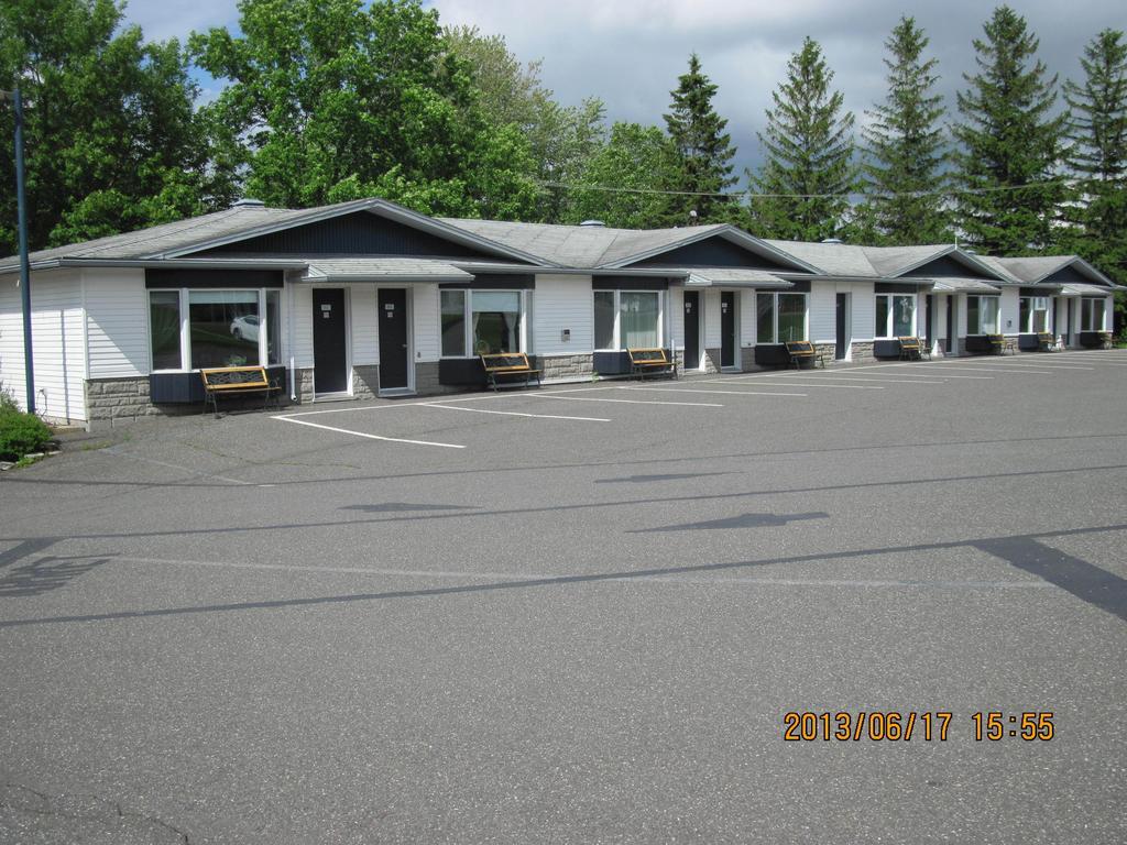 Motel Parc Beaumont Inc. Exteriör bild