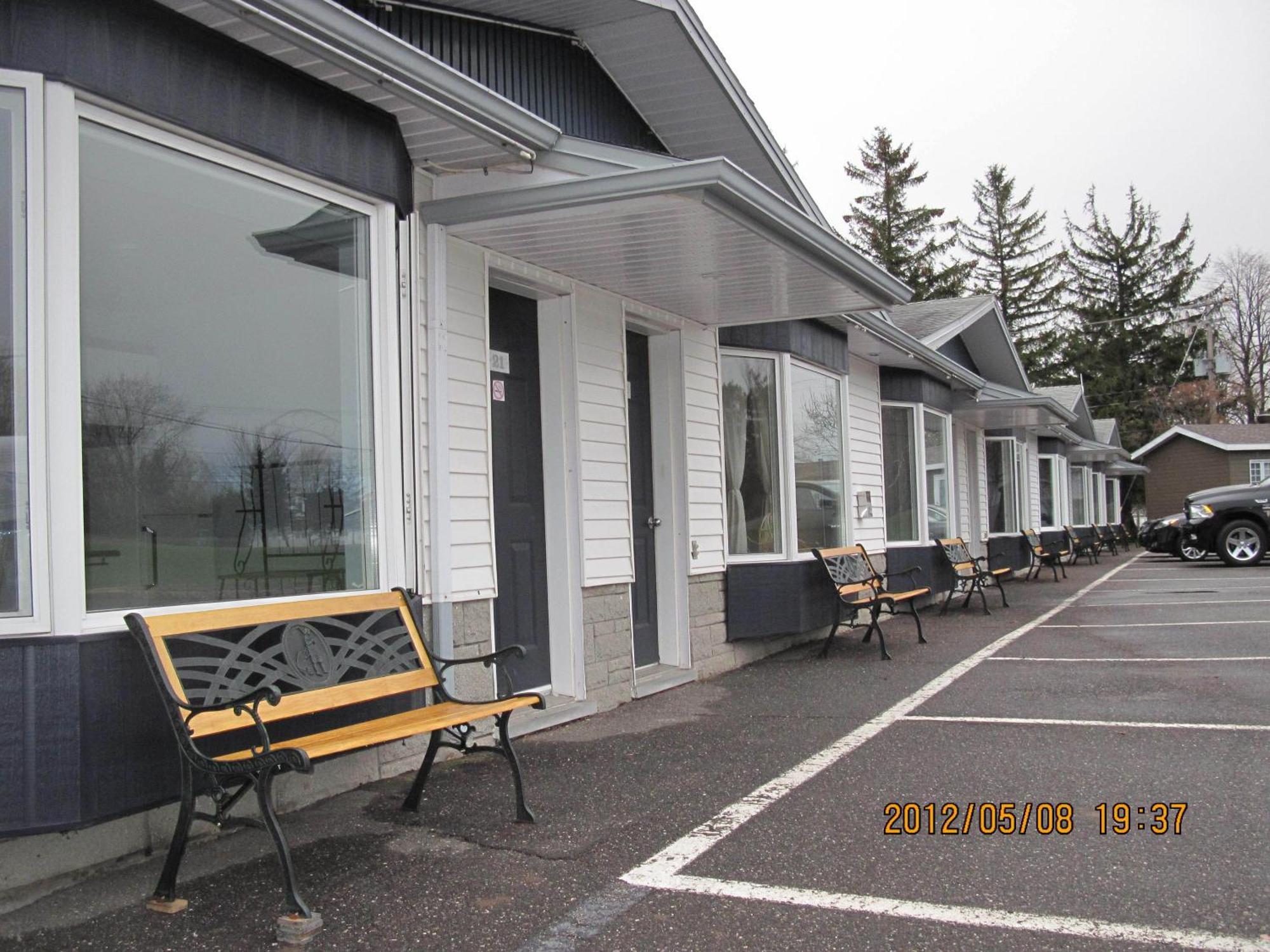 Motel Parc Beaumont Inc. Exteriör bild